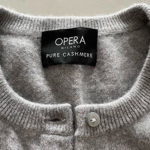 100% cashmere Italian Sweater purchased in Italy, never worn.